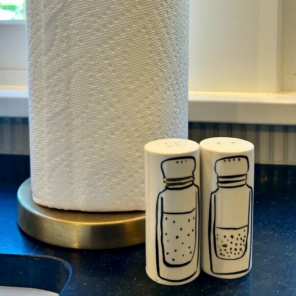Kate Spade Daisy Place by Lenox Salt & Pepper Shakers - Picture 1 of 7